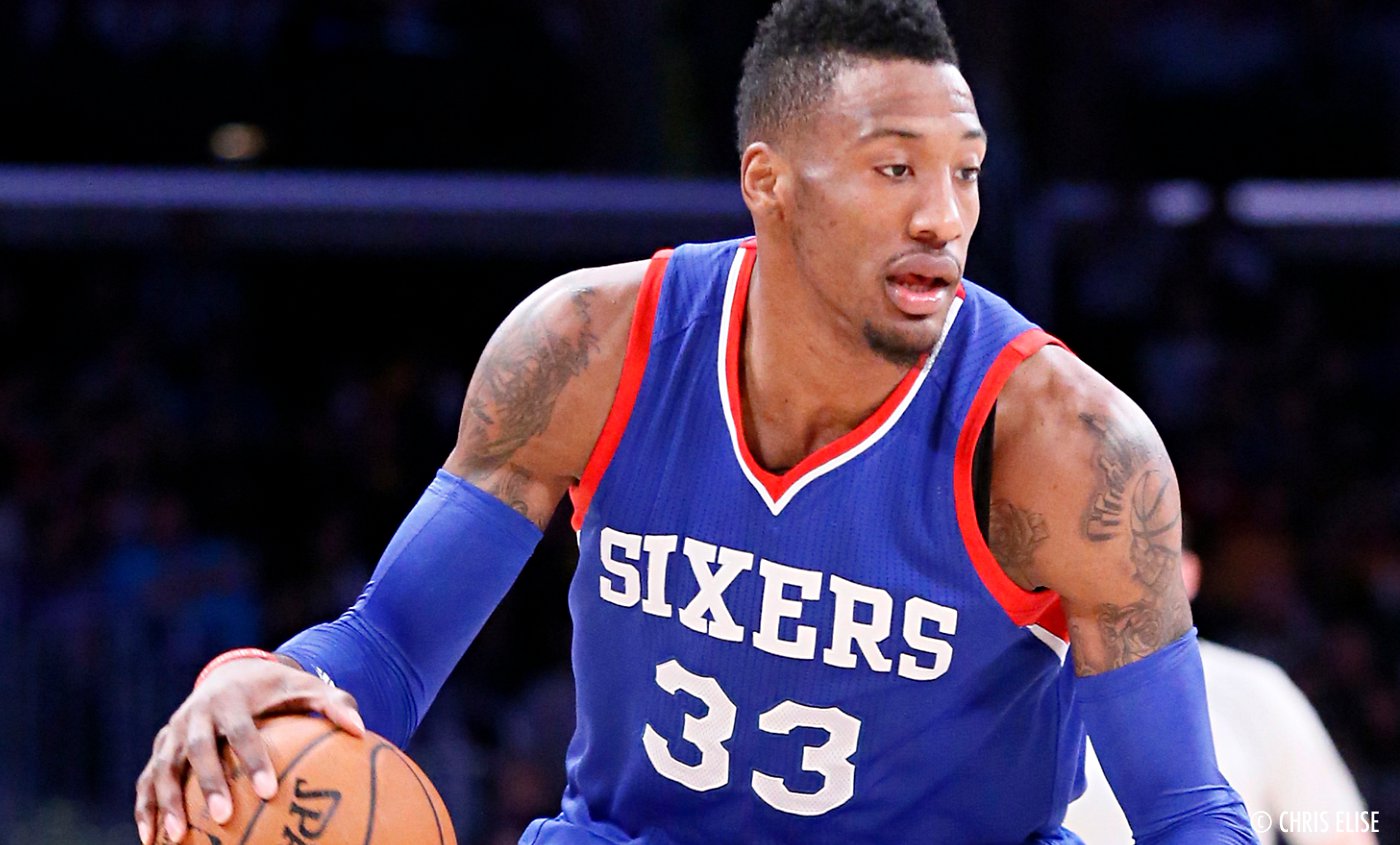 Robert Covington Cartonne Les Philadelphia Sixers Lui Filent Millions Wallpaper
