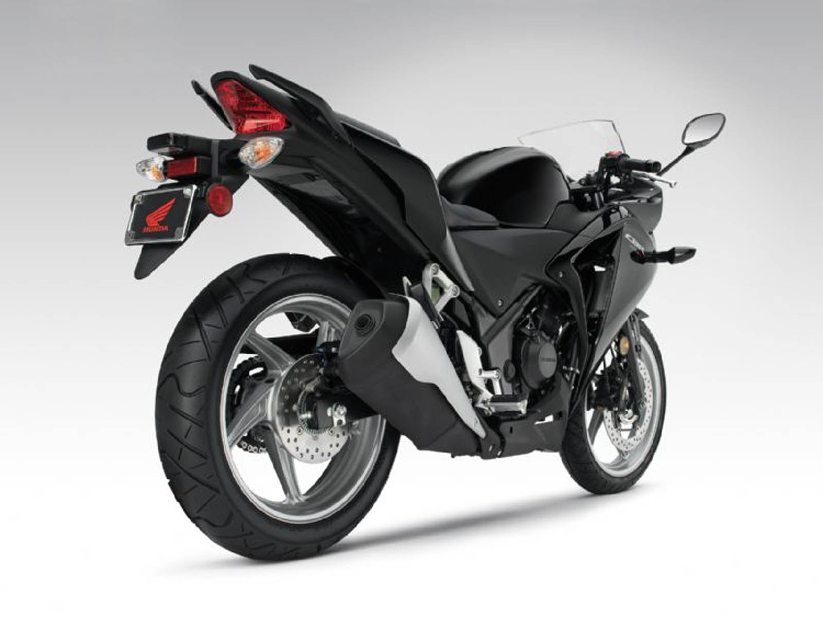 Мотоцикл хонда 250. Мотоцикл Honda CBR 250. Honda CBR 250r. Honda cbr250r 2011 года. Хонда СБР 250 характеристики.