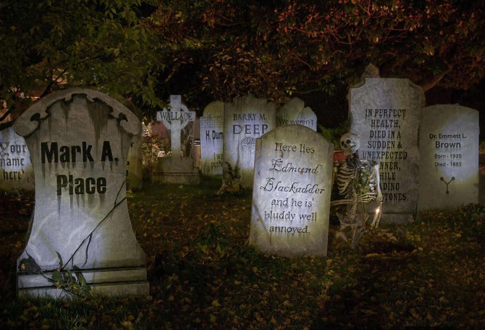 Scary Halloween Graveyard HD Wallpaper