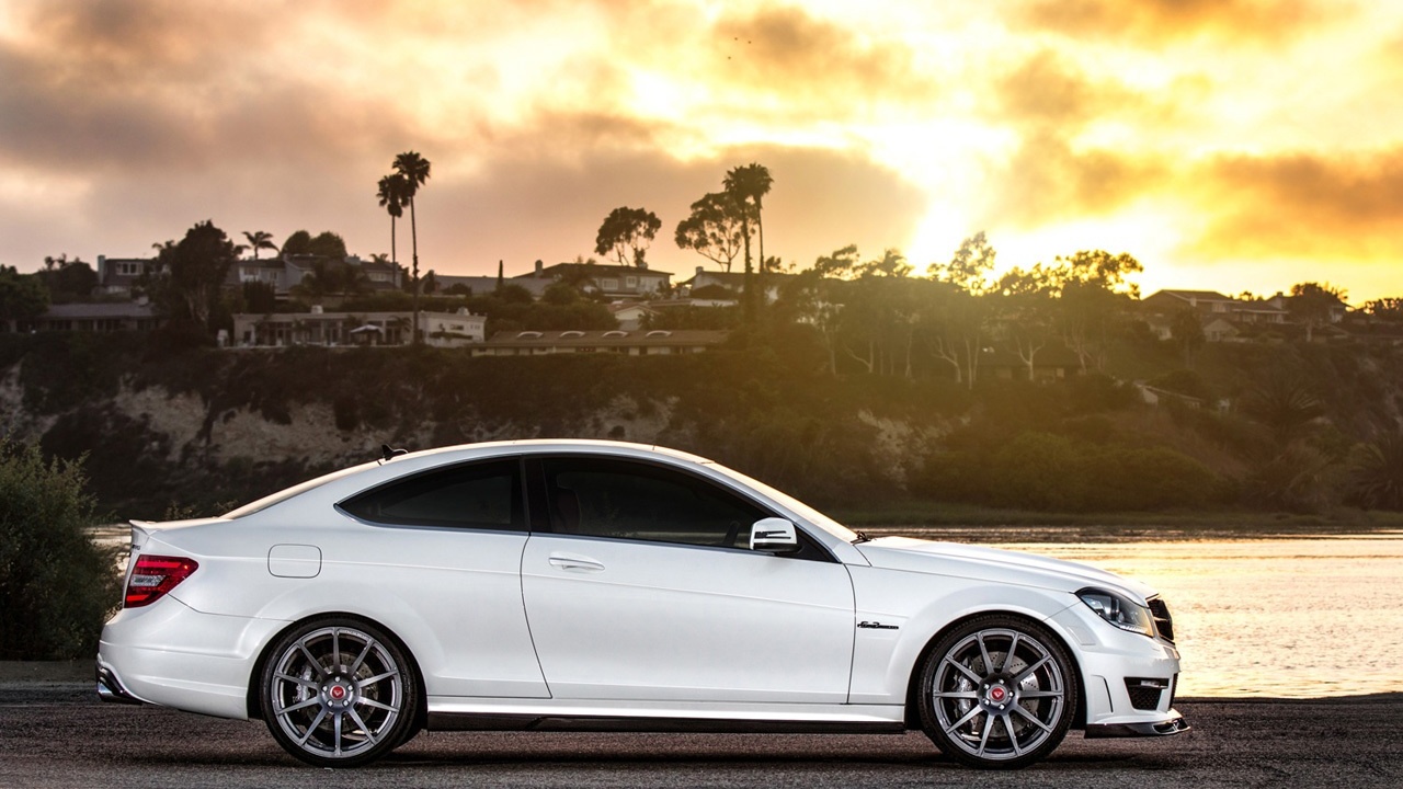 White Mercedes C63 AMG Coupe Wallpaper   gearheadwallpapers