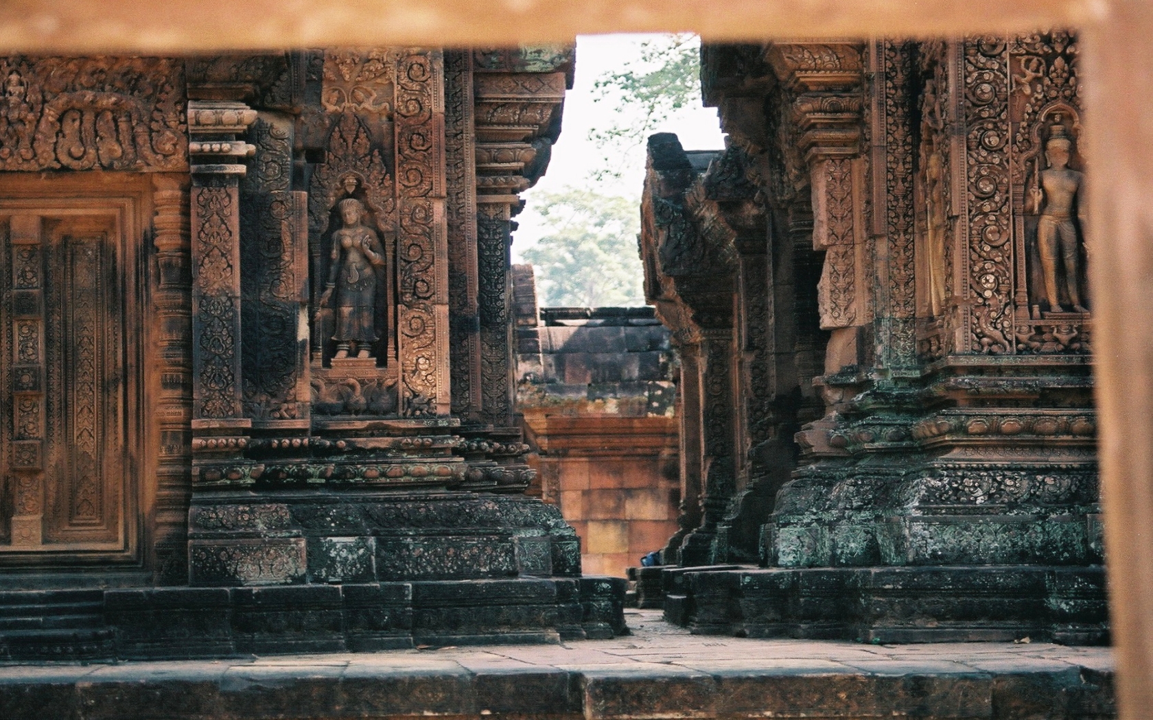 Serene Angkor Wat Wallpaper