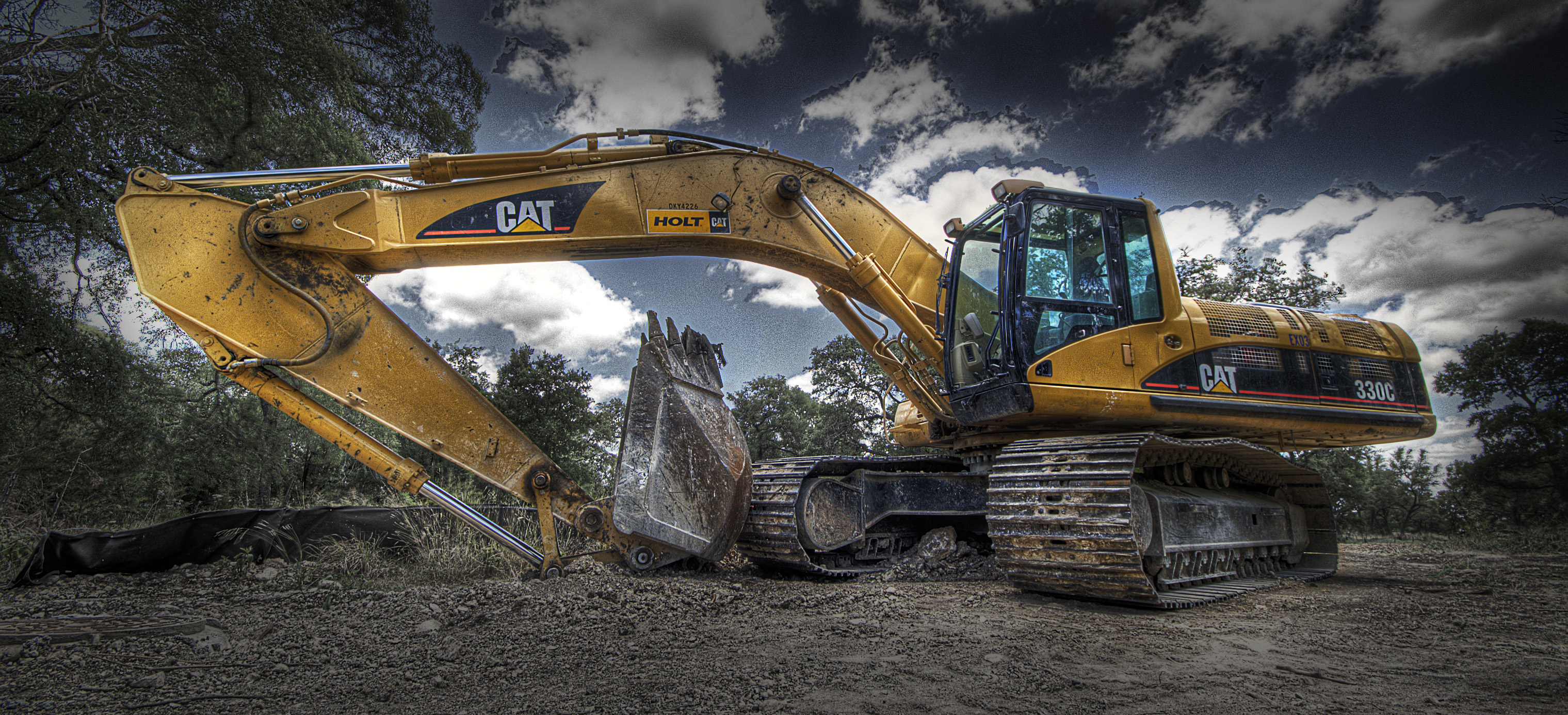 Find An Efficient Excavator For Your Business Truck Trailer
