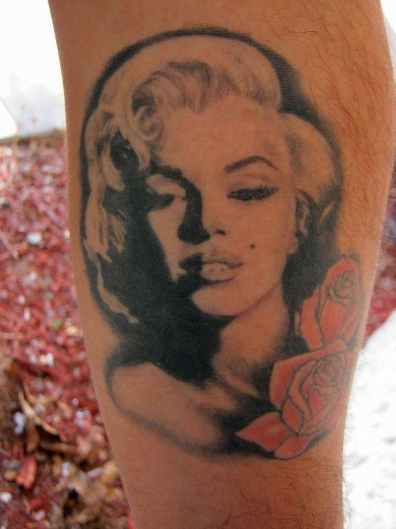 Marilyn Monroe Goezlueklue Doevme Tattoo