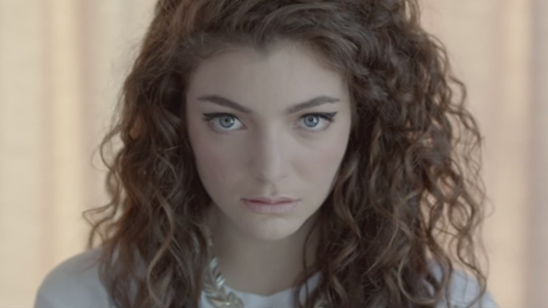Lorde Royals HD Wallpaper Background Image