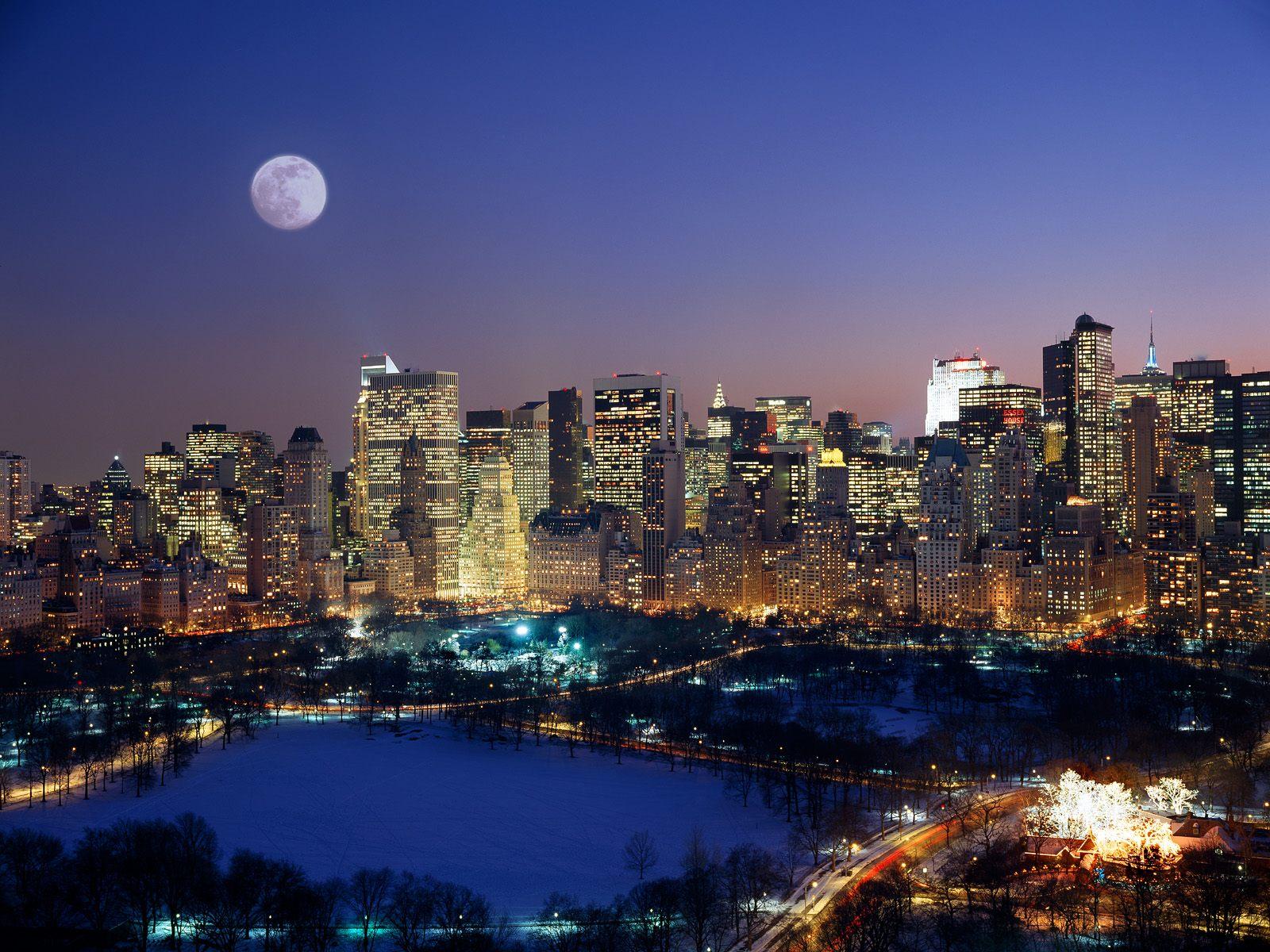 Moonrise Over Manhattan Wallpaper HD