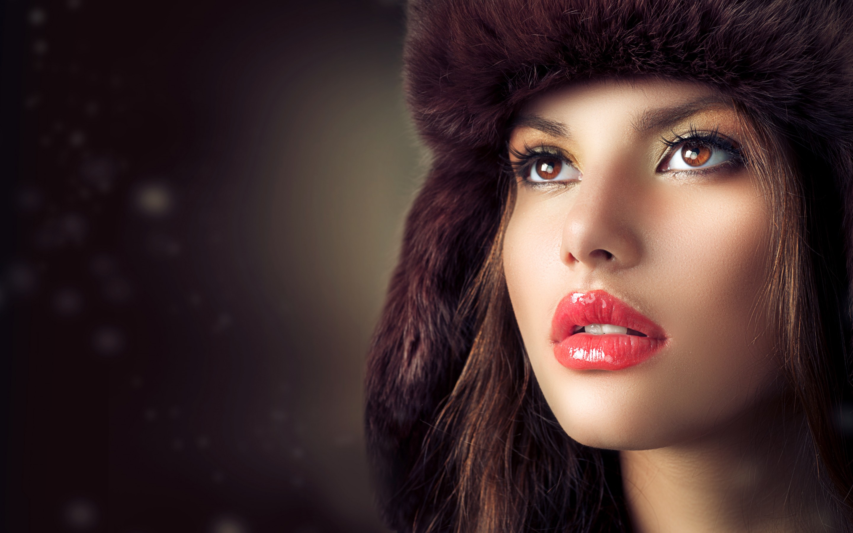 Beauty Fashion Model Girl With Hat Wallpaper