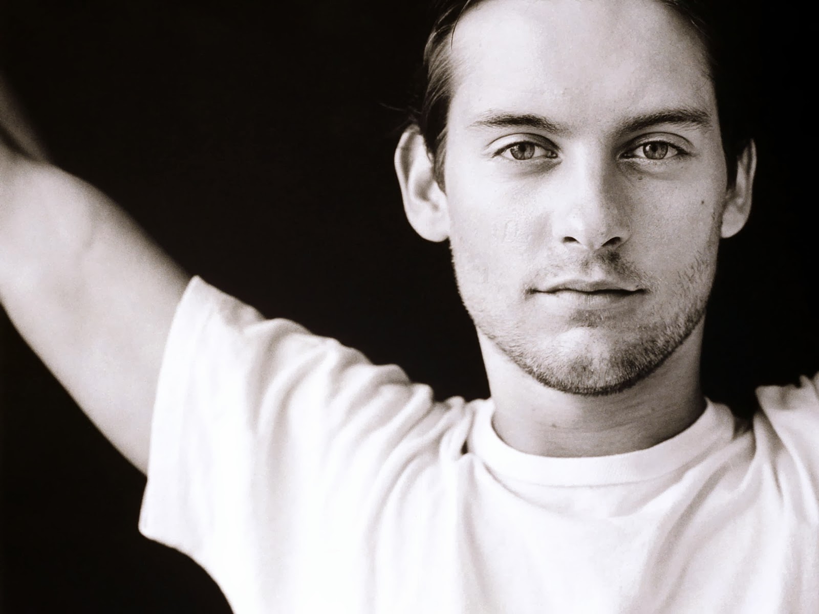 Wallpaper Hollywood Actor Tobey Maguire High Resolution
