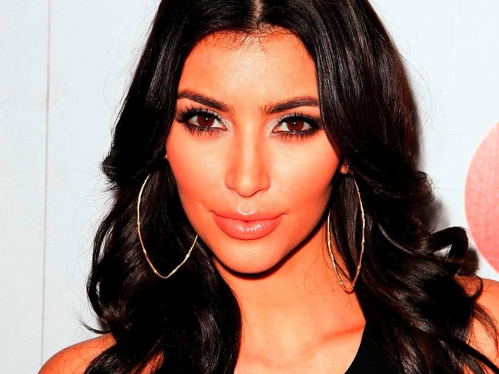 Kim Kardashian Sexy Desktop Wallpaper X