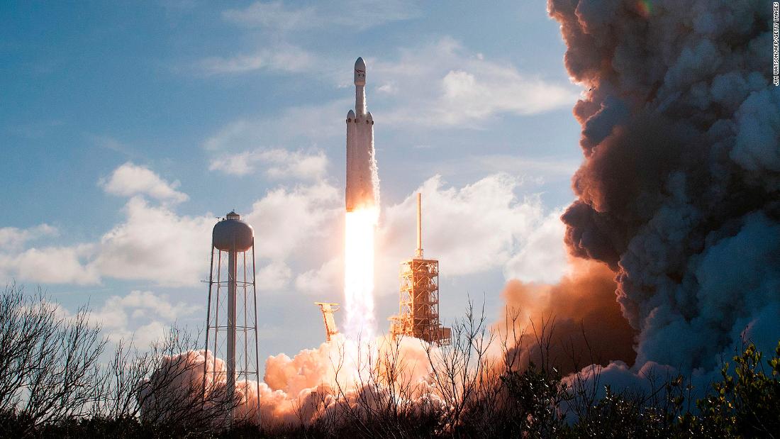 Spacex Faces A Key Test In The Uping Launch Falcon Heavy Rocket
