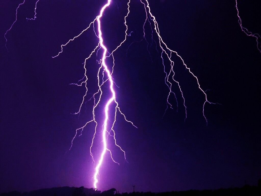 Lightning iPhone Wallpaper