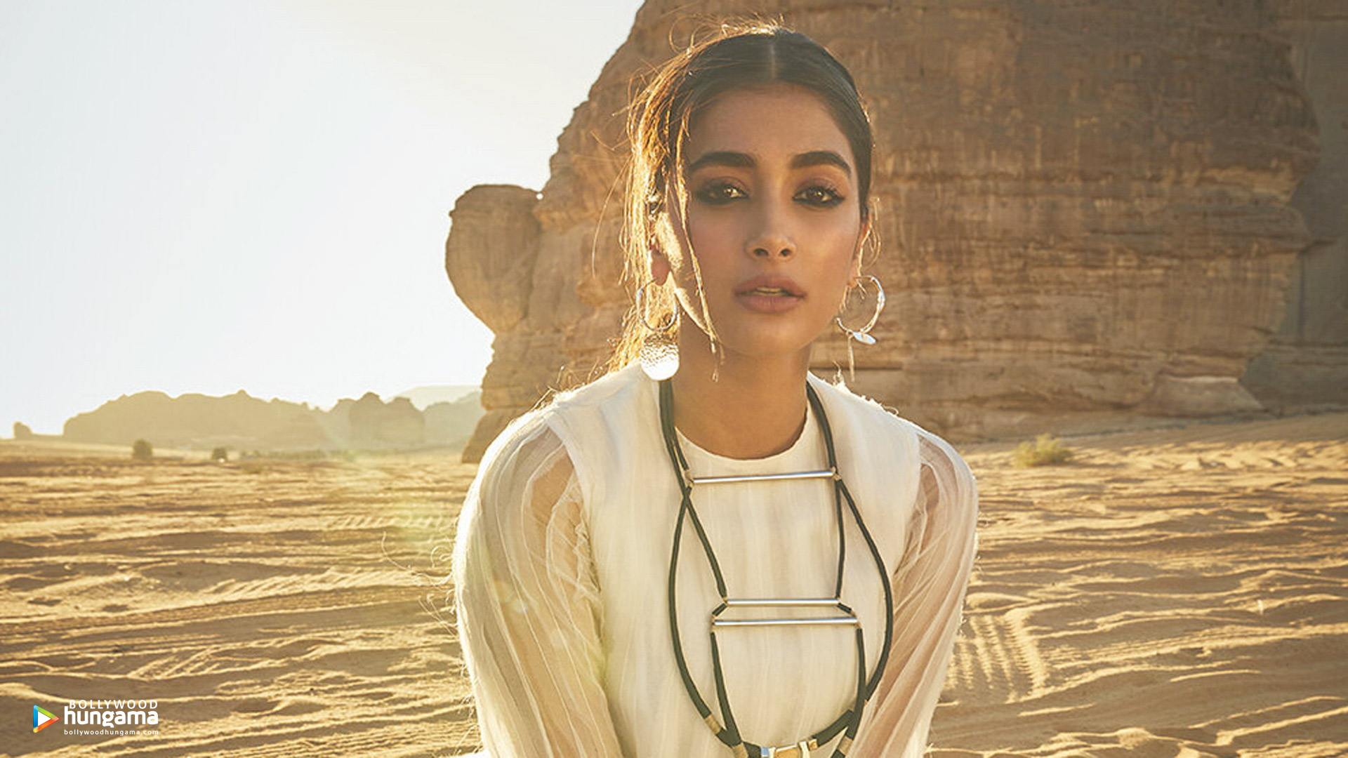 Pooja Hegde Wallpaper