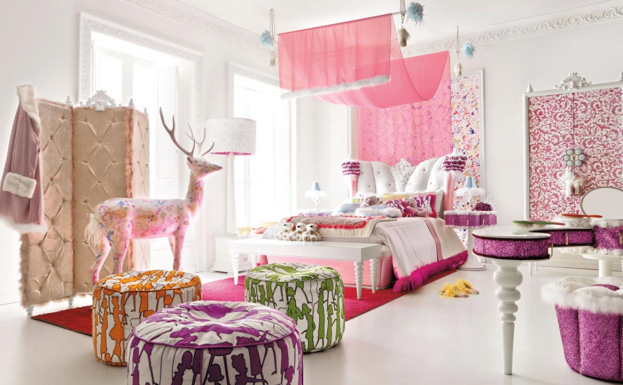 Design Interior Stylish Pink Teen Girls Room Wallpaper
