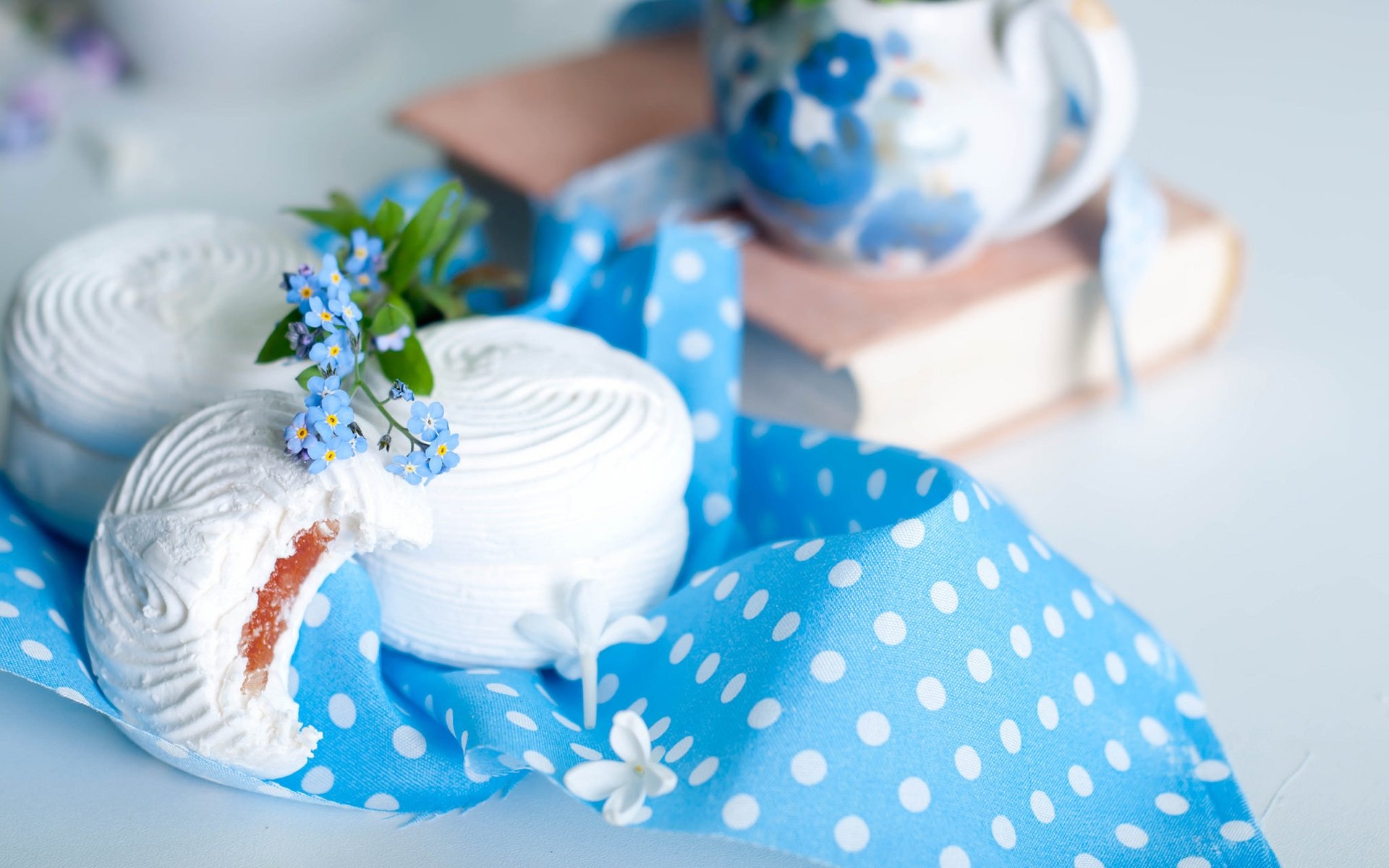 Meringue Wallpaper