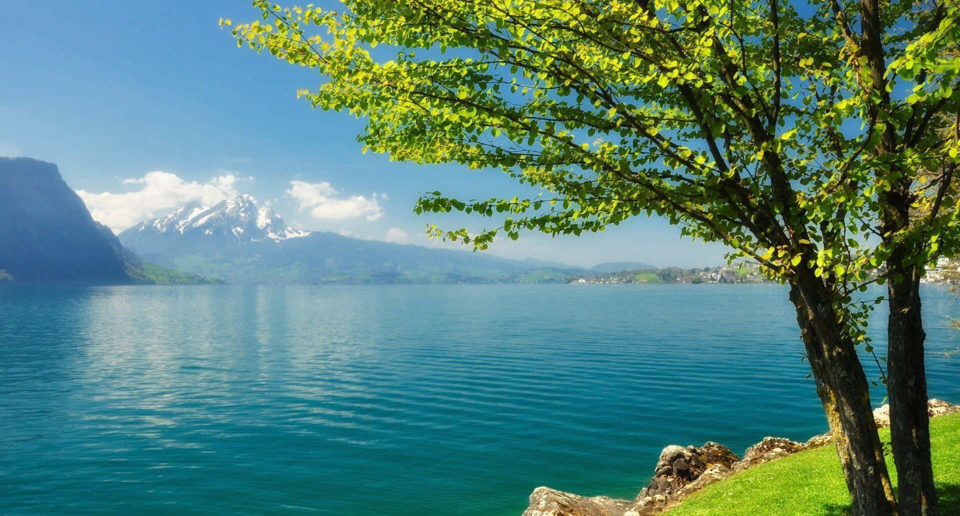 Beautiful Lake Wallpaper