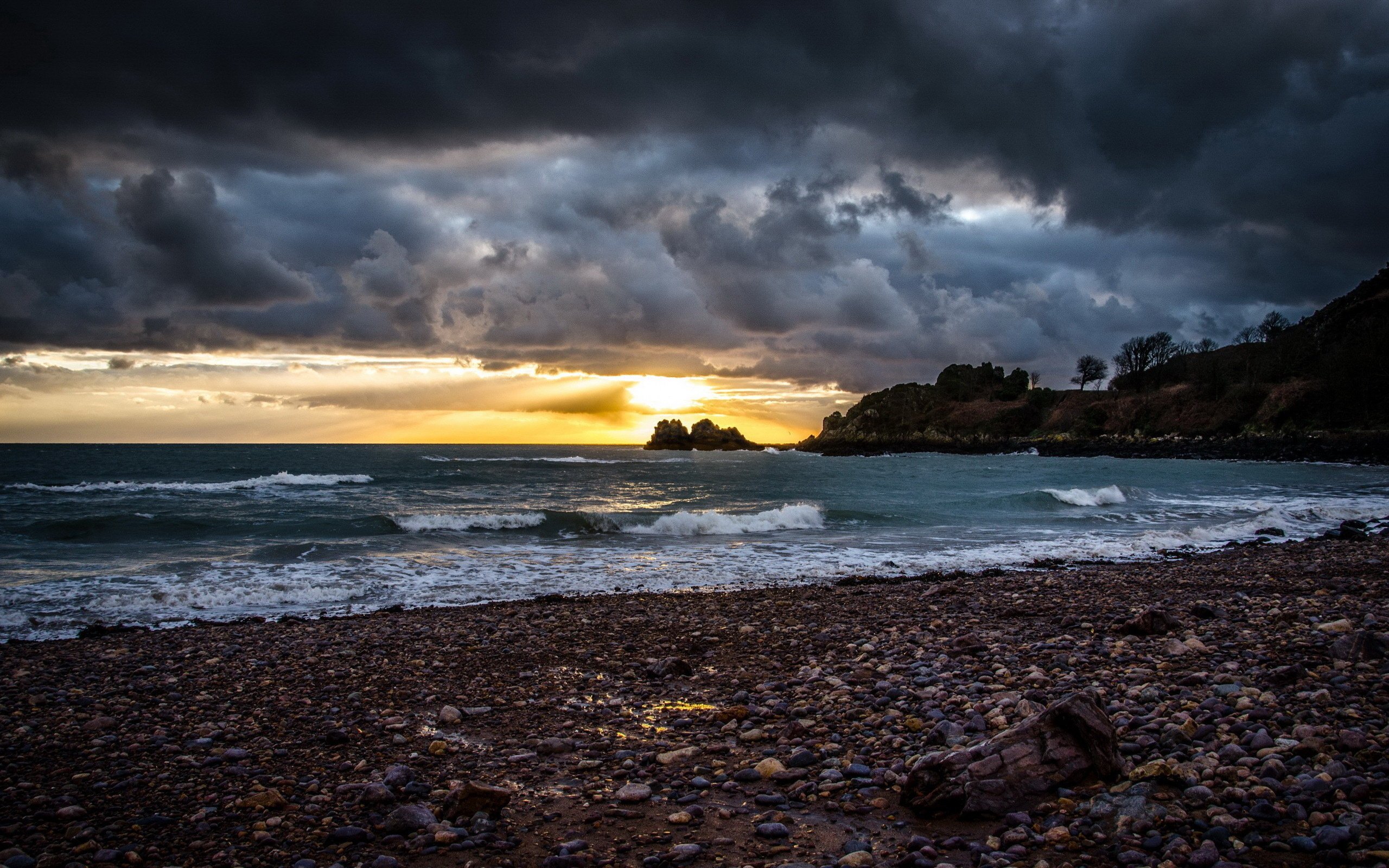 Sun Sea Pebble Beach Waves Wallpaper