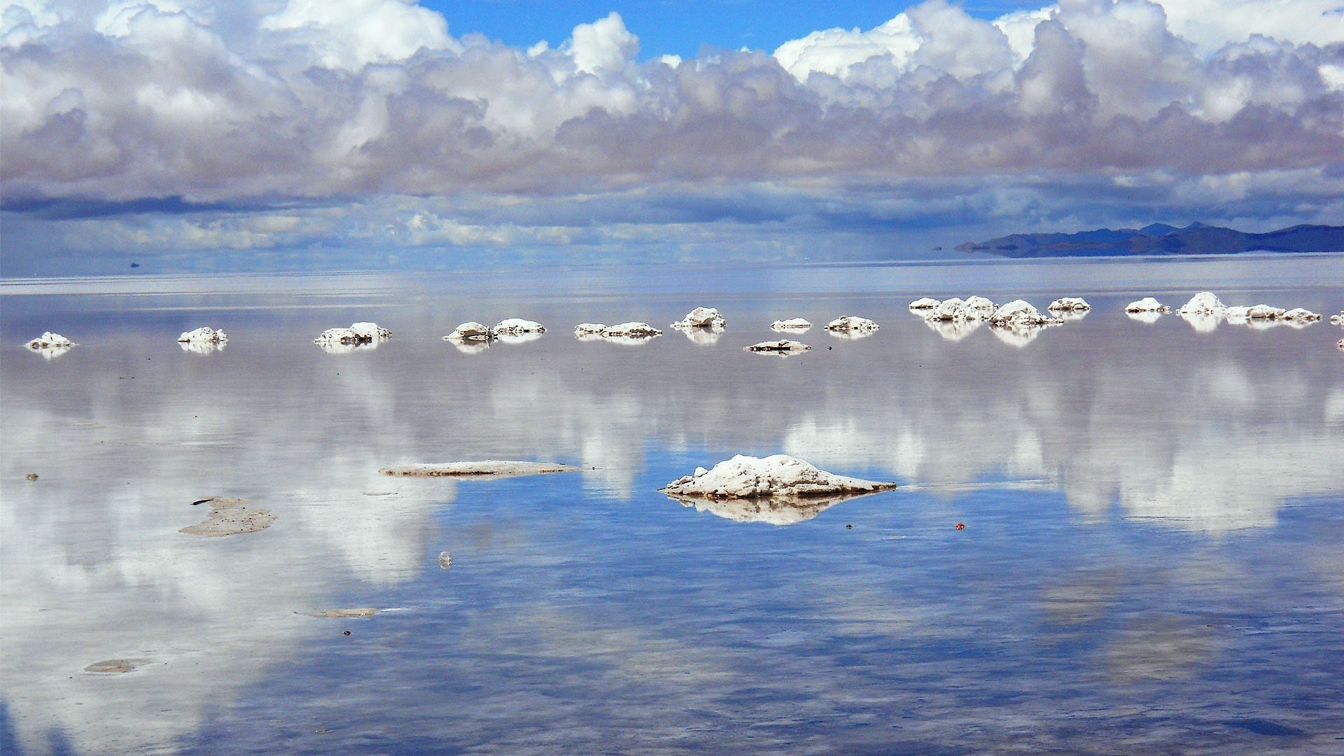 The Salar De Uyuni Salt Flats In Bolivia HD Wallpaper Background