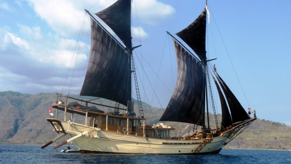 Wallpaper Ship With Black Sails HD Desktop