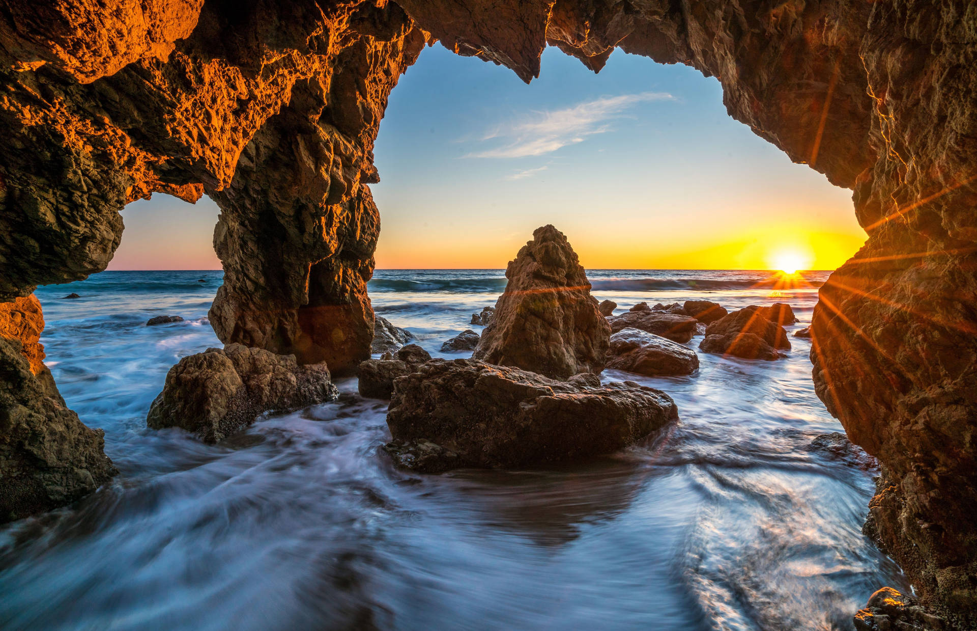 Malibu Jagged Cave 965ueu9zmt5w4mha Wallpaper