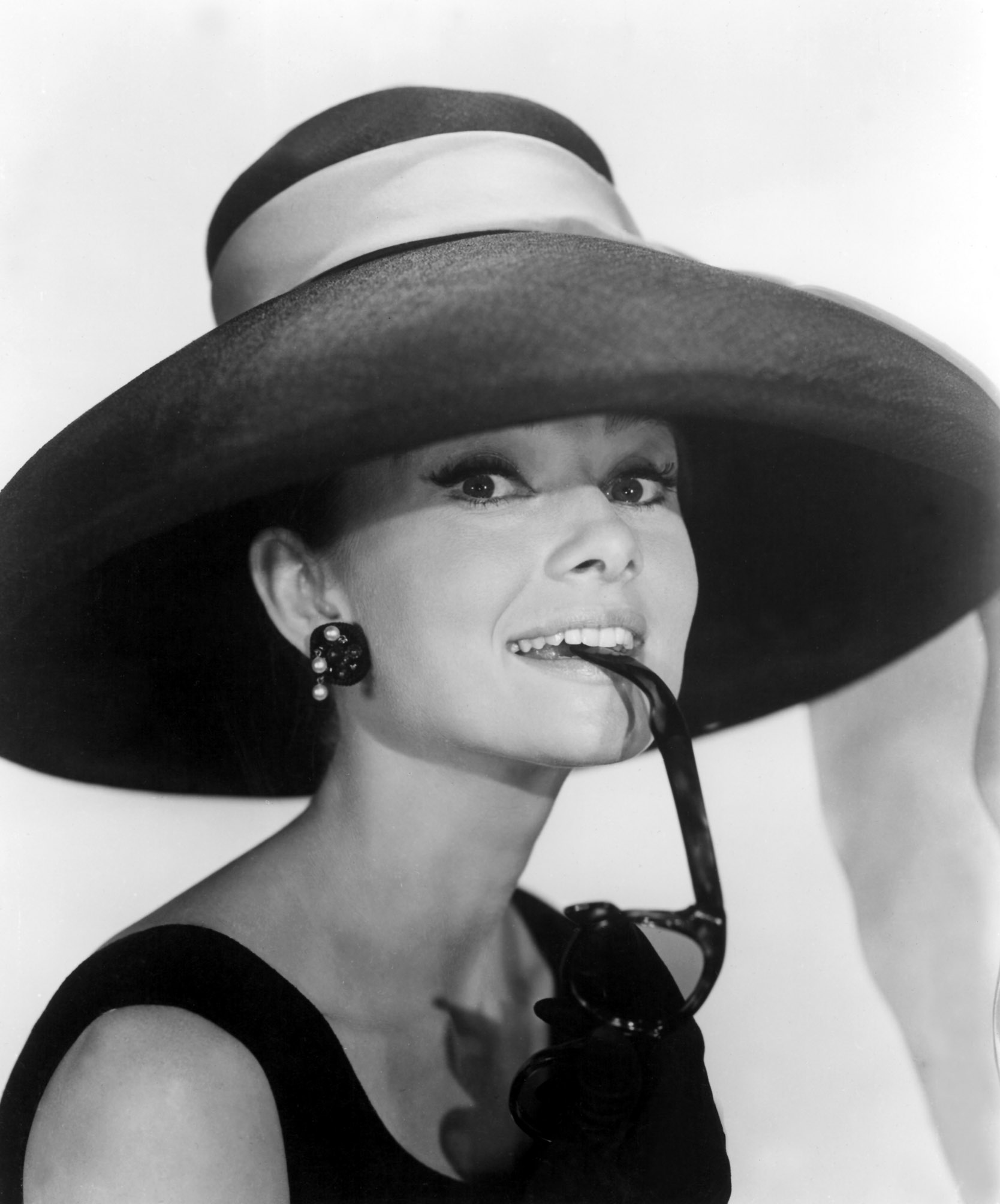 Classic Actresses Image Audrey Hepburn Breakfast At Tiffany S