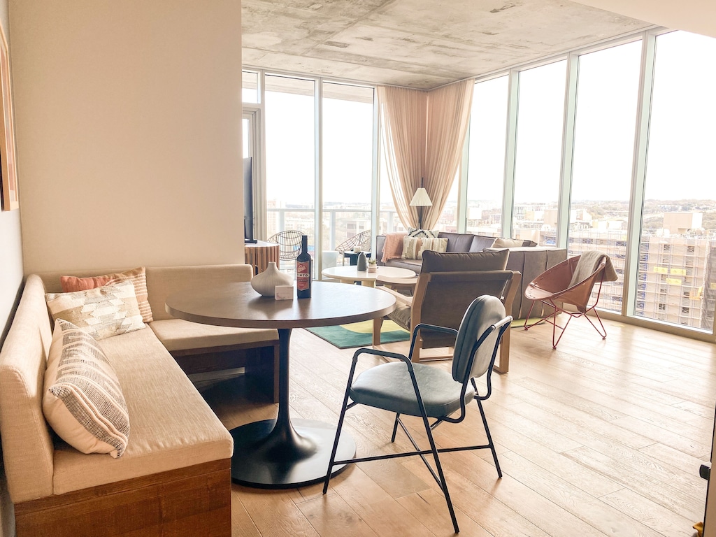 Brand New 16th Floor Rainey St Condo In Downtown Austin W