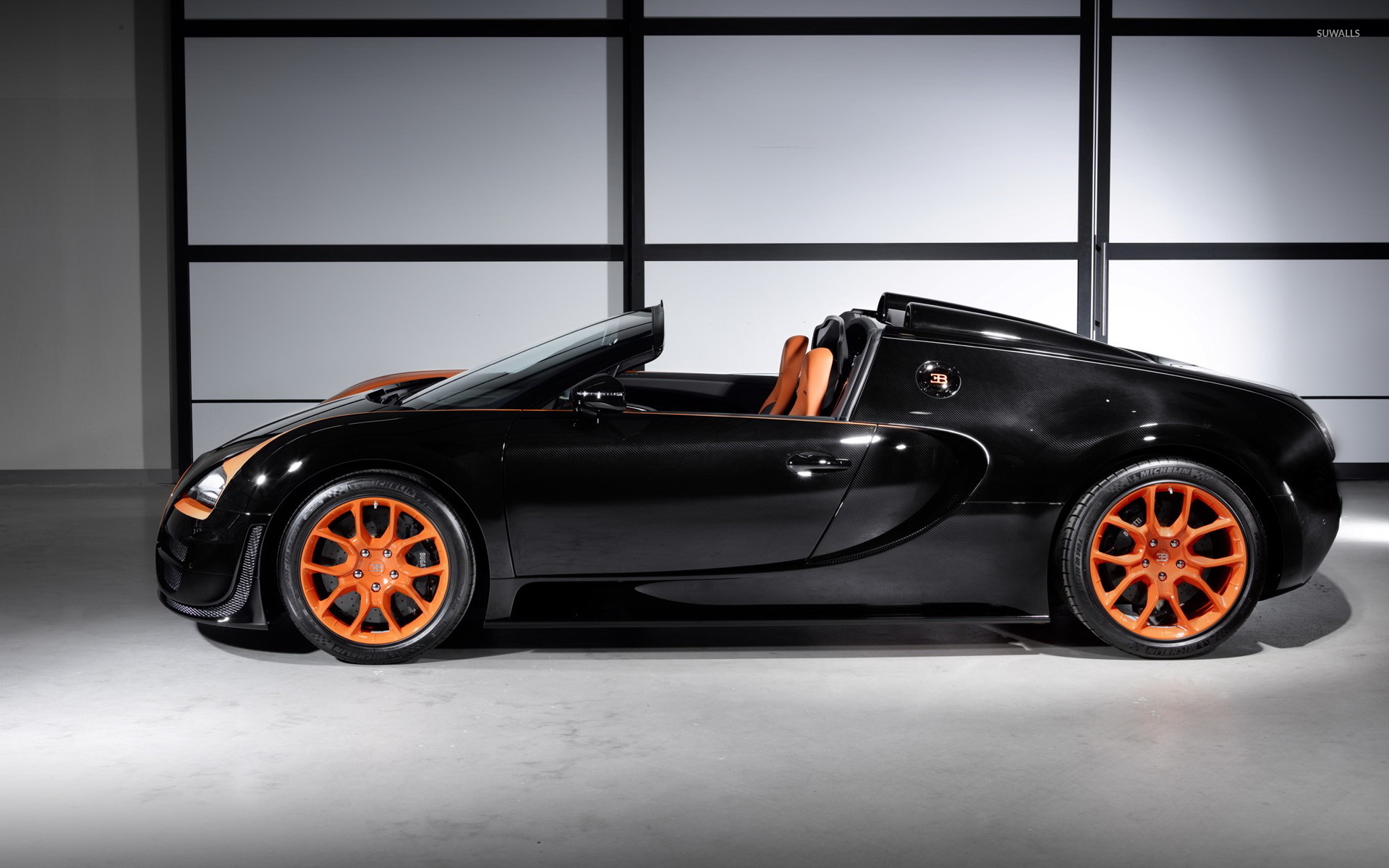 Black Bugatti Veyron With Orange Rims Side Wallpaper