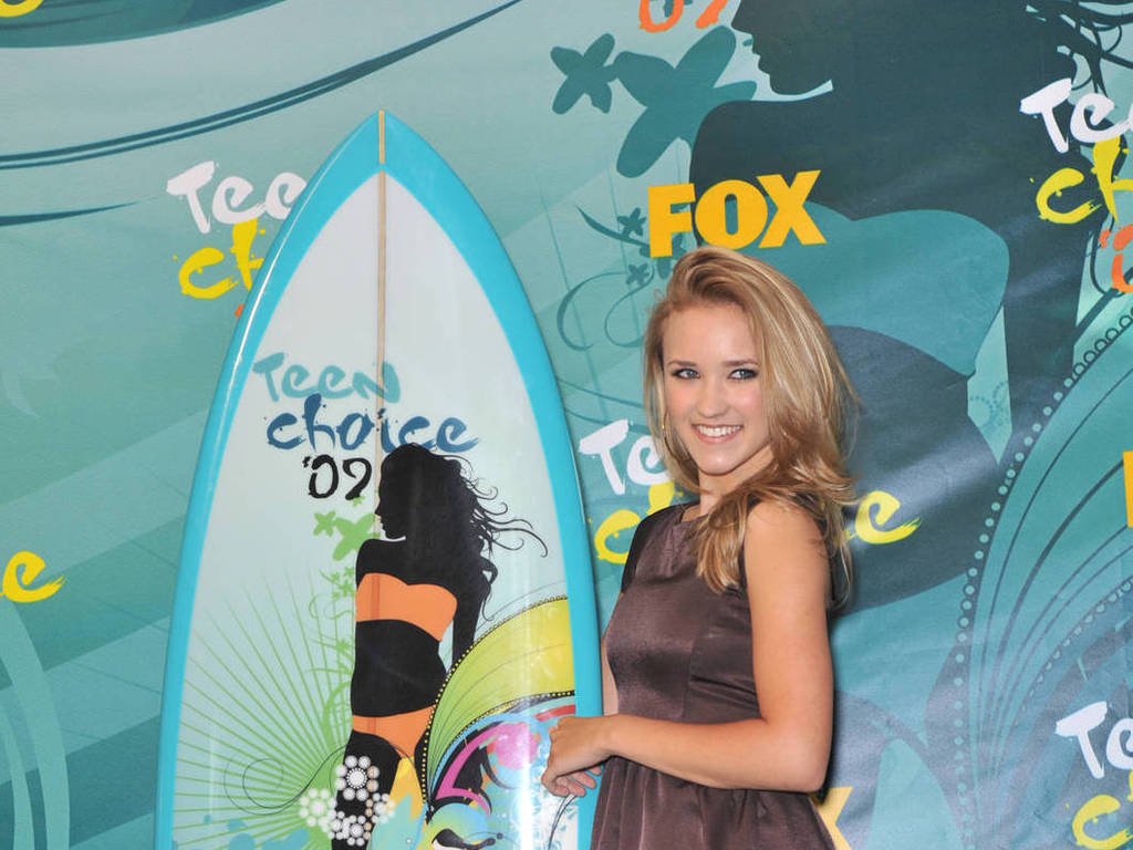 Emily Osment Wallpaper Enjoy Our Of The Week
