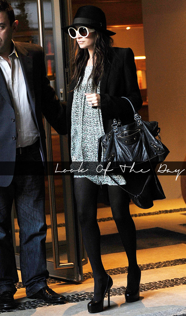 Nicole Richie With Balenciaga Handbag Hot Girls Wallpaper