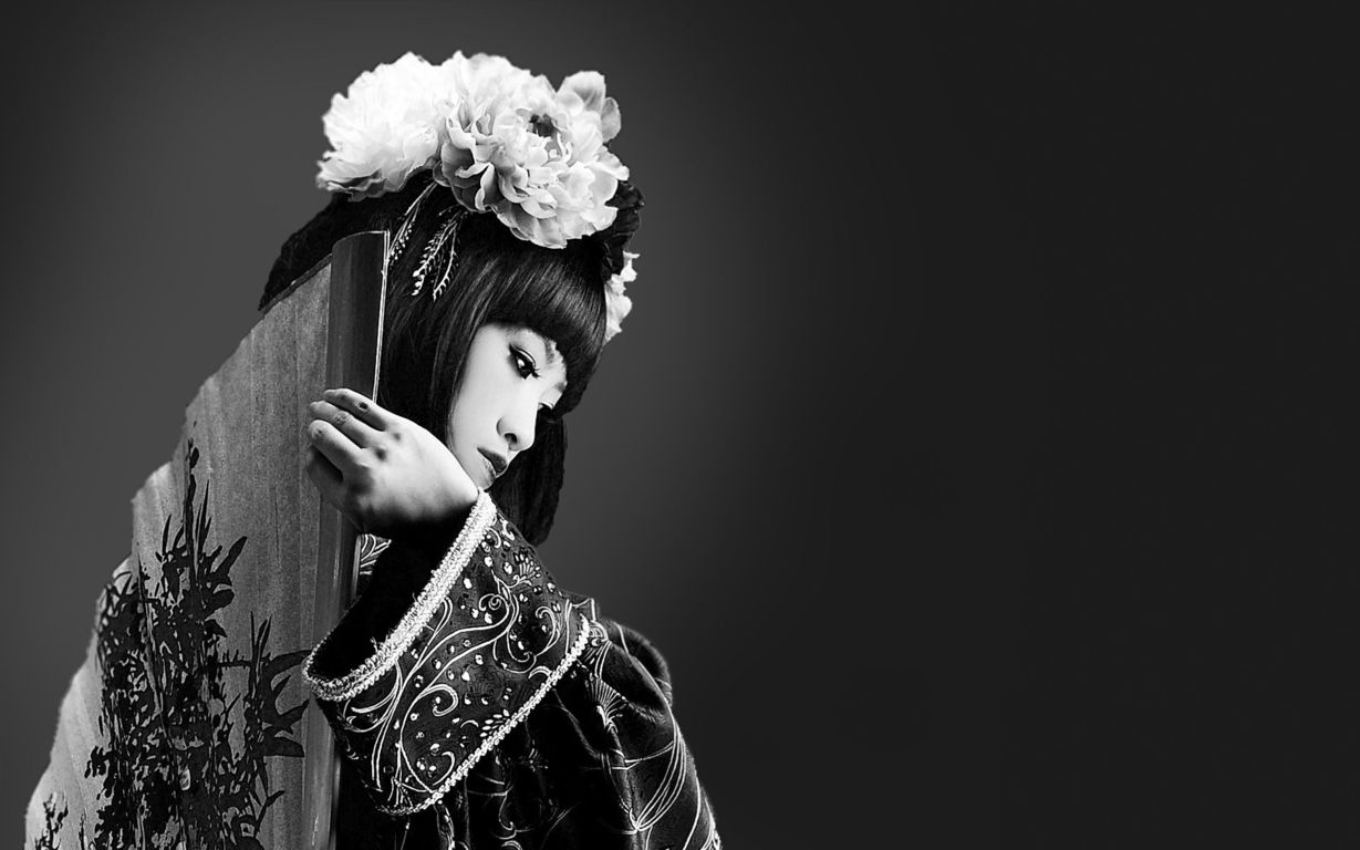 Black And White Geisha Wallpaper