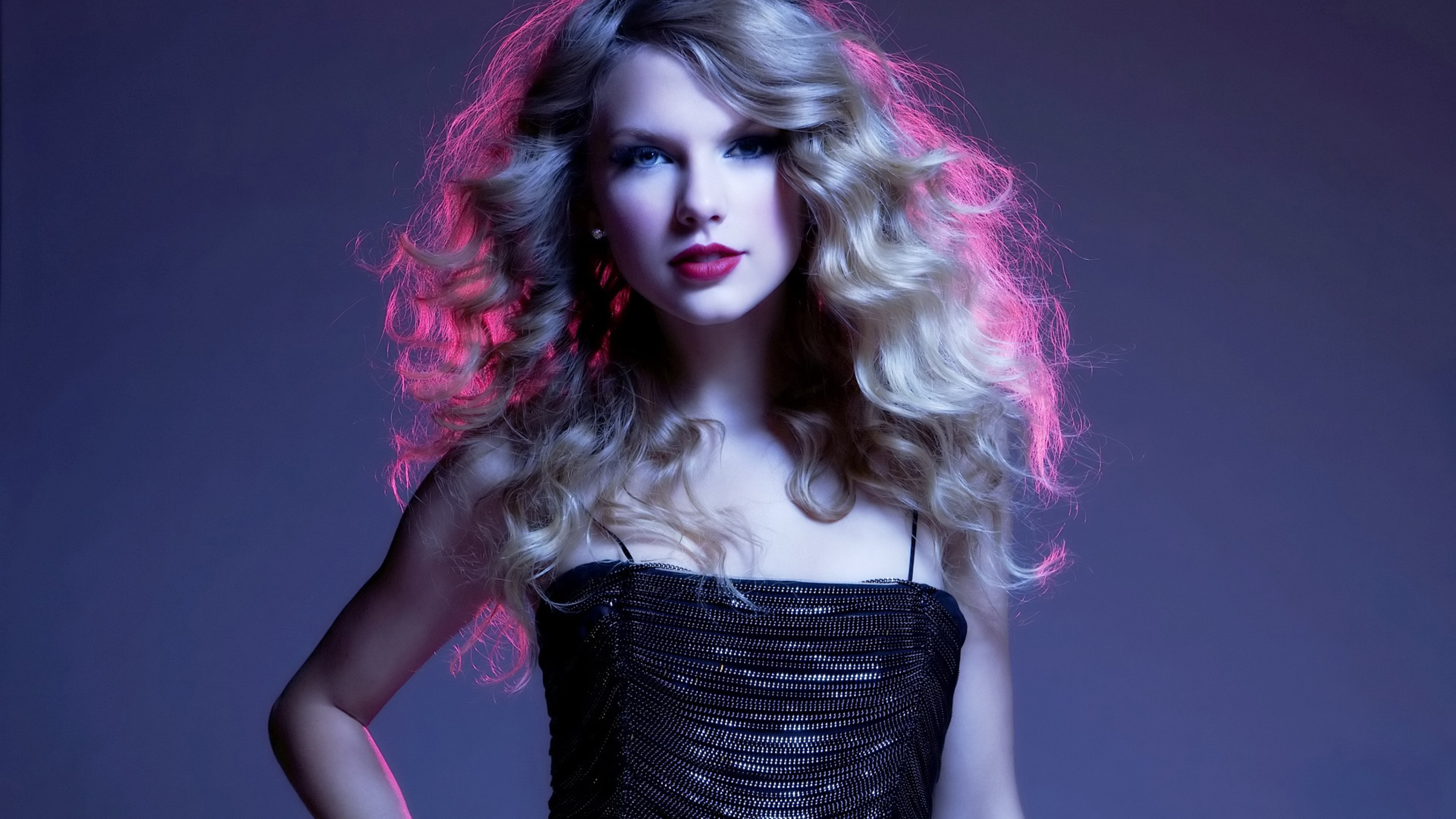 Taylor Swift Highlighted Hair Wallpaper 8k HD