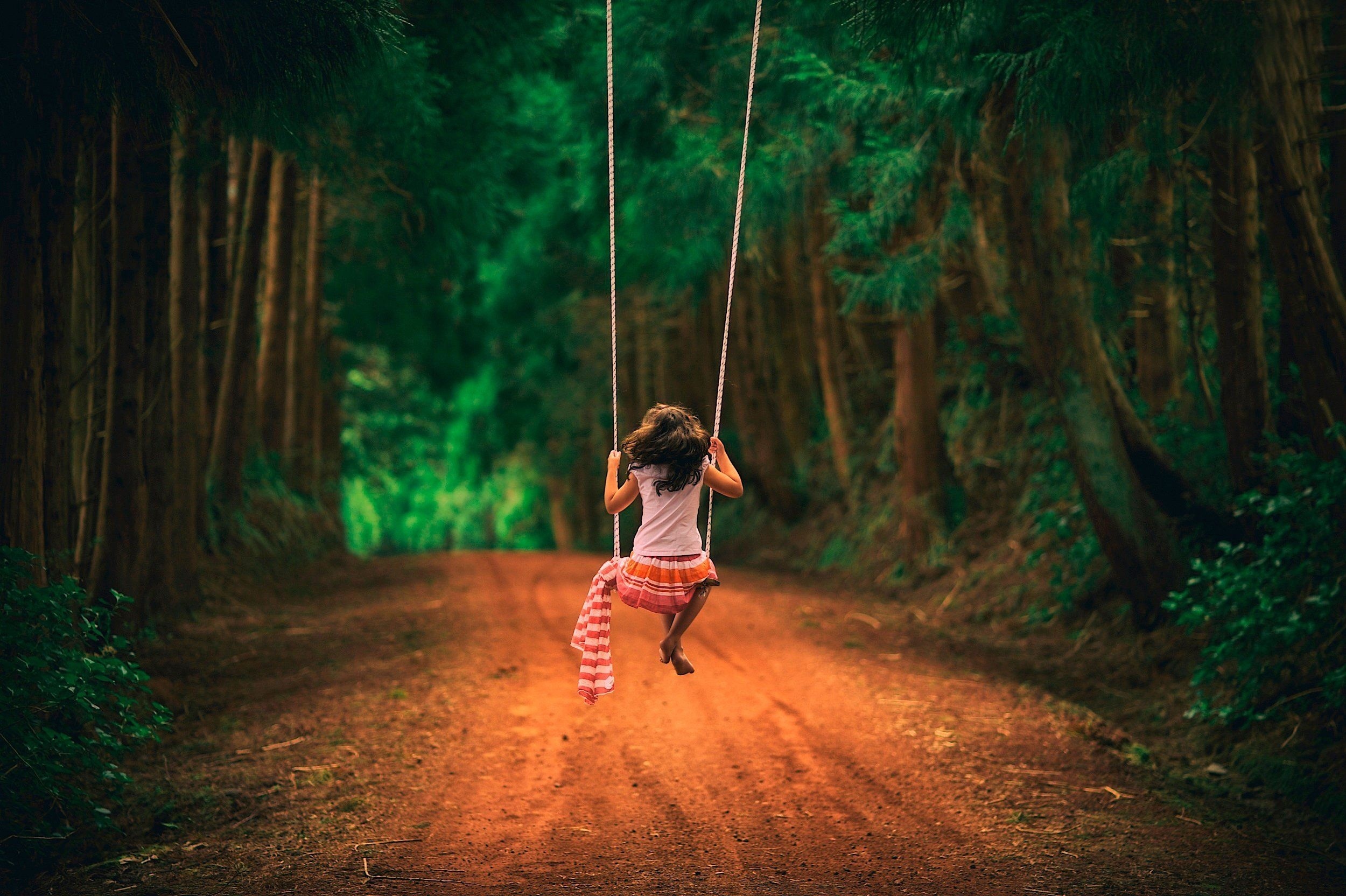 Girl On A Swing Full HD Wallpaper And Achtergrond