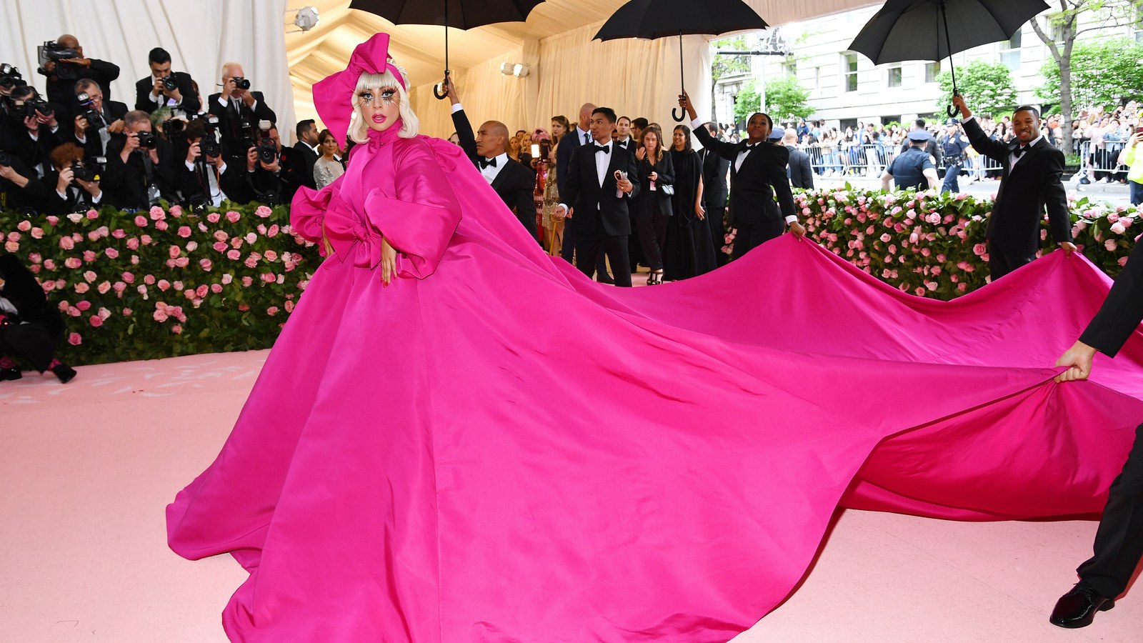 Met Gala Red Carpet See All The Celebrity Dresses Outfits