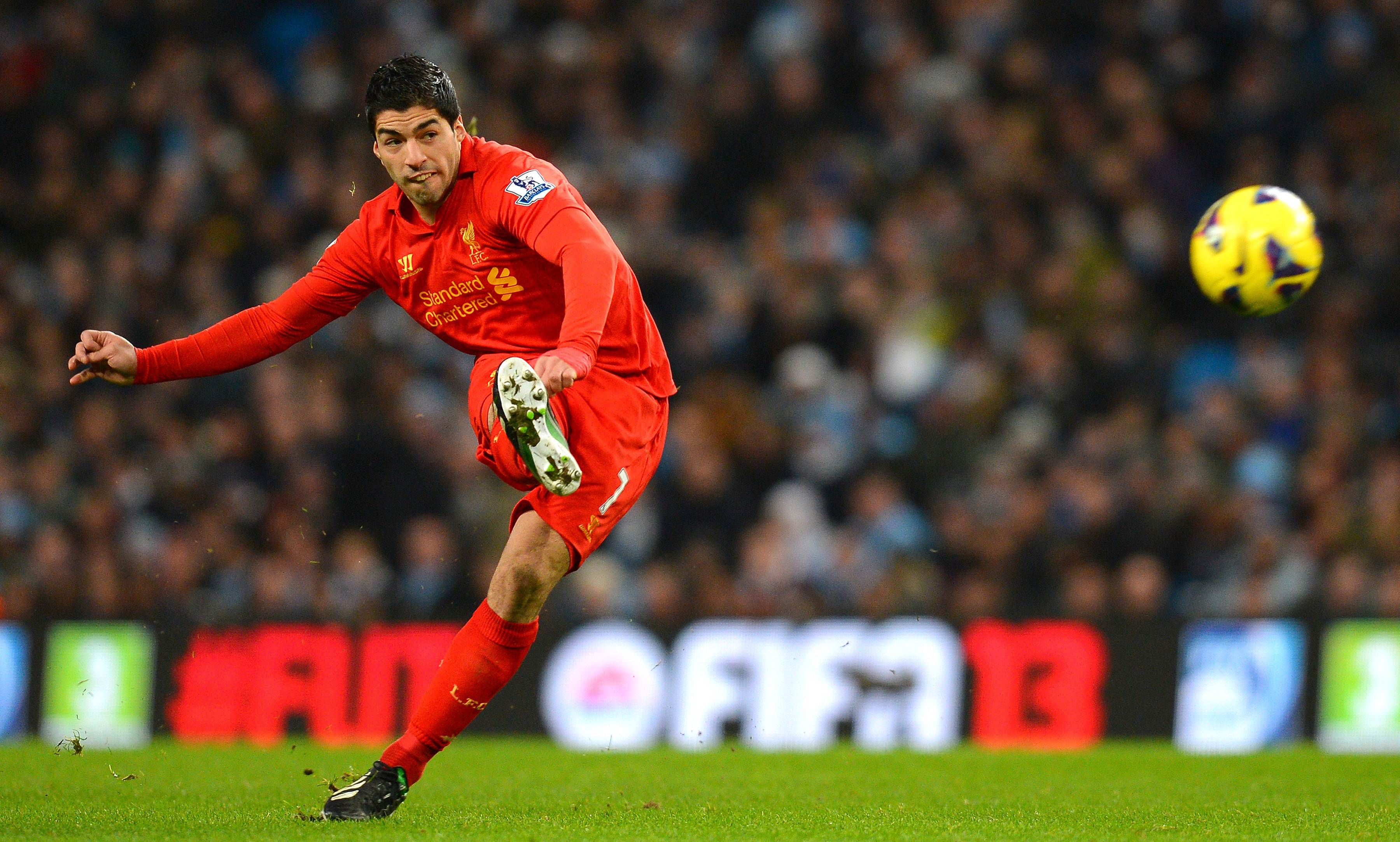 Luis Suarez Penalty Kick Wallpaper Wallpaperine Liverpool