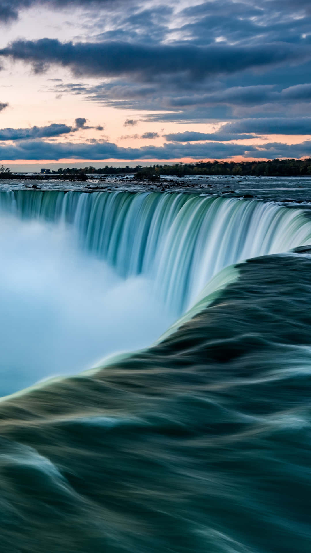 Majestic Niagara Falls Wallpaper