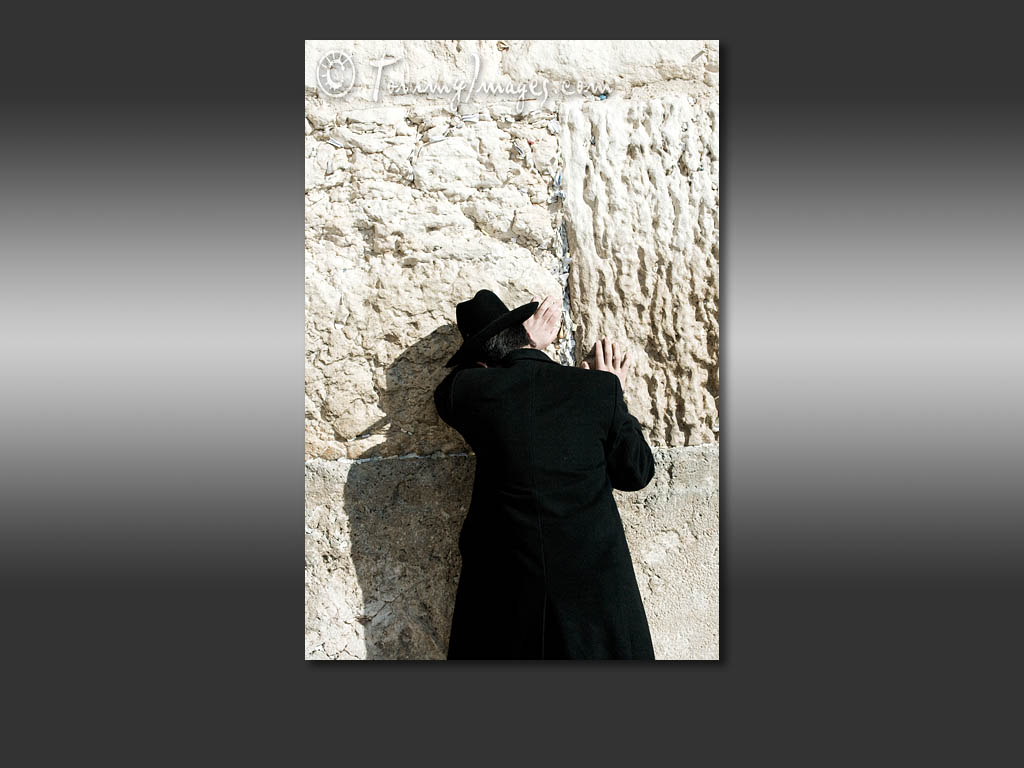 Puter Desktop Wallpaper An Orthodox Jewish Man Praying At The