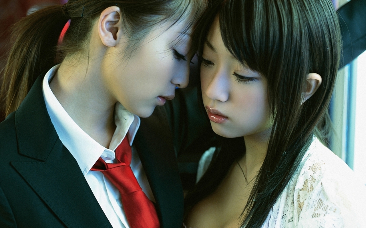 Hot Asian Lesbians Making Out