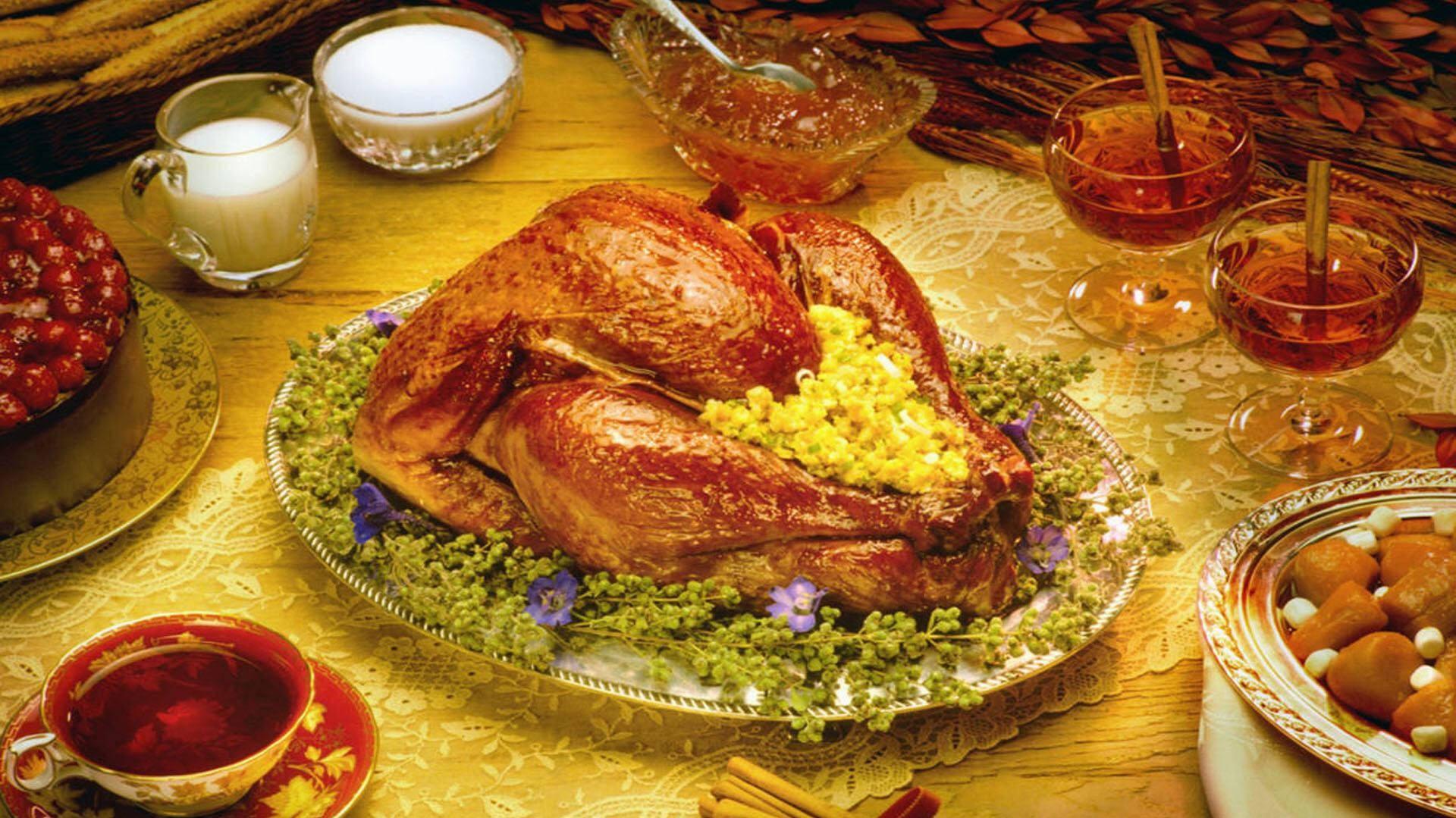 Deliciously Roasted Turkey For A Festive Dinner Wallpaper