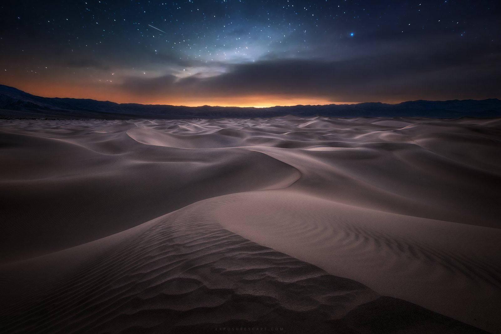 Death Valley Desert At Night Wallpaper