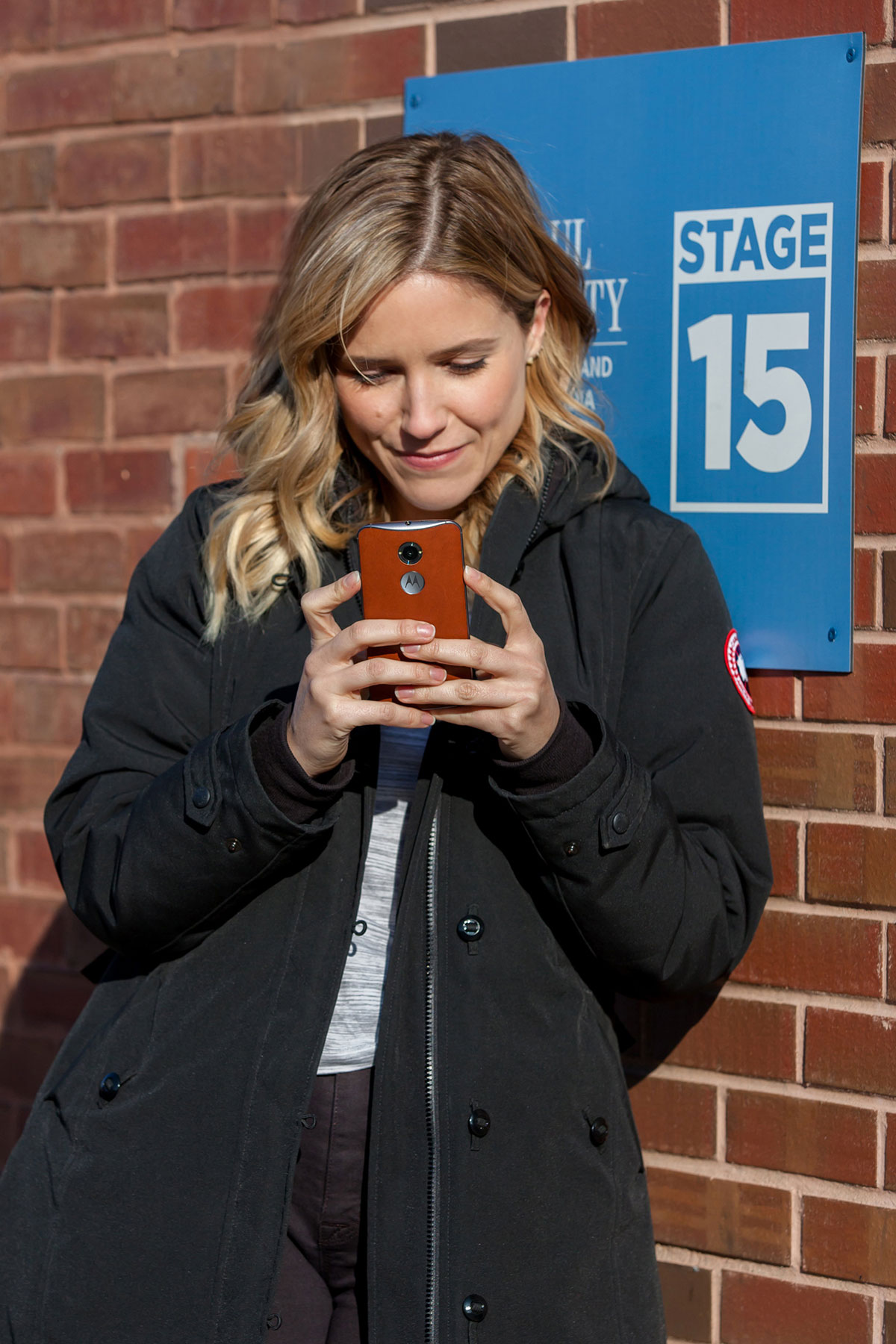 Sophia Bush On The Set Of Chicago Pd In Wallpaper