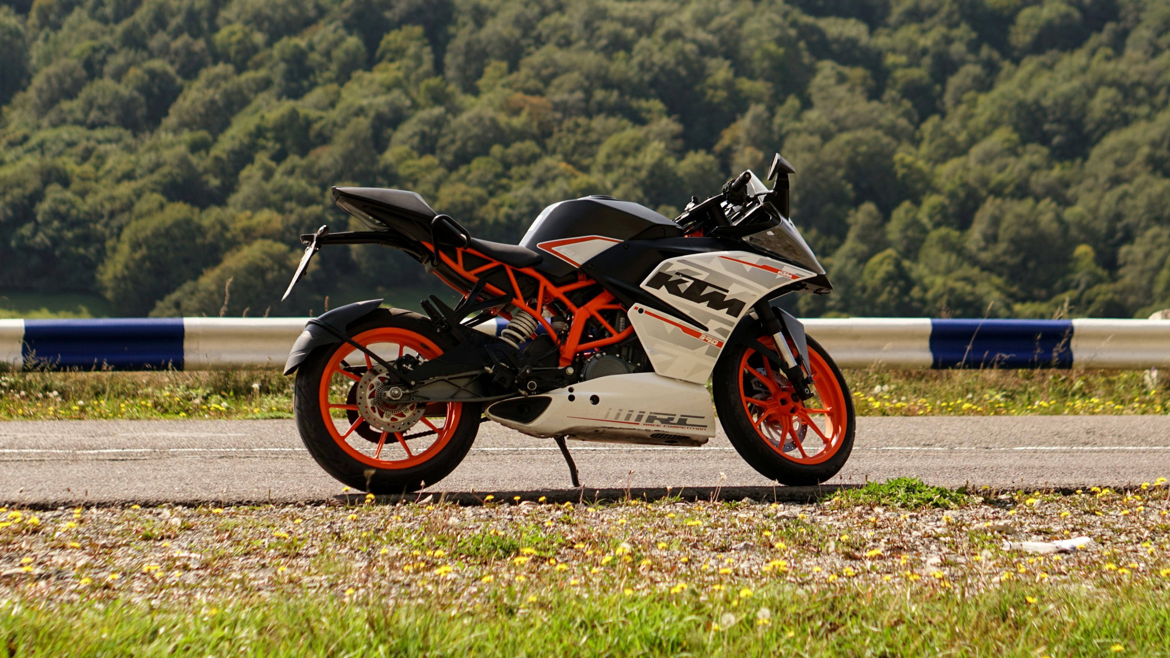 Speeding Ktm iPhone Wallpaper