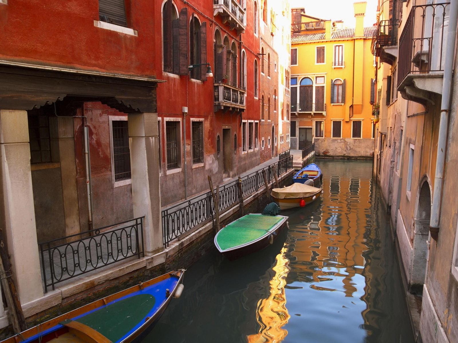 Small Alley In Venice HD Desktop Wallpaper Widescreen High