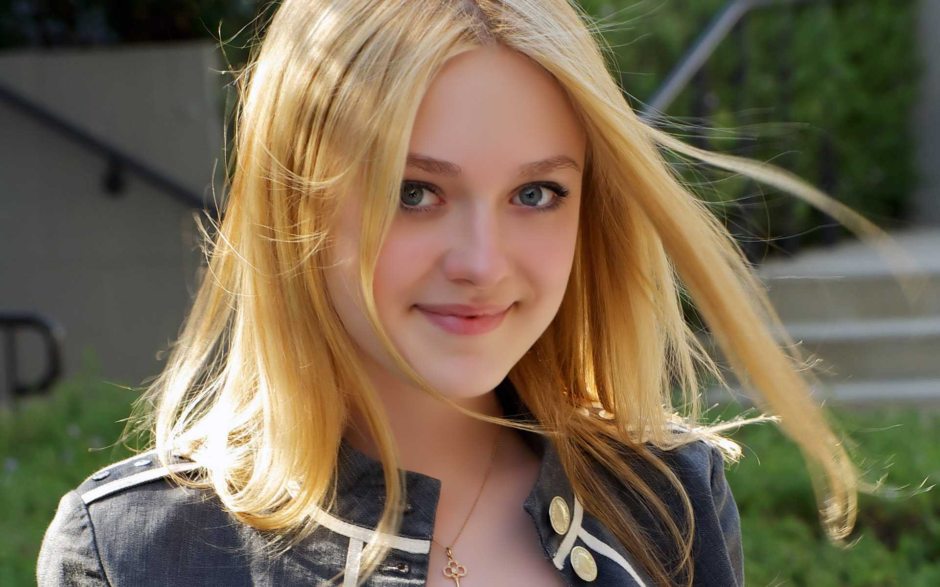 Beautiful Actress Teen Celebrities Wallpaper