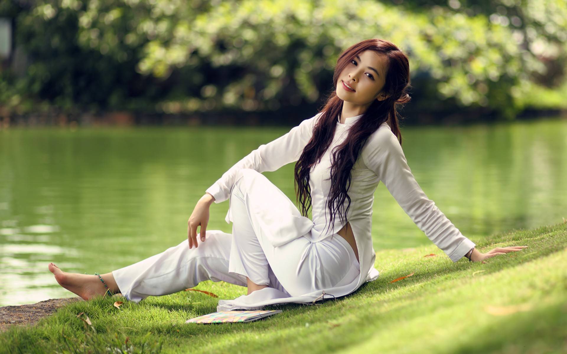 Women Vietnam Wallpaper