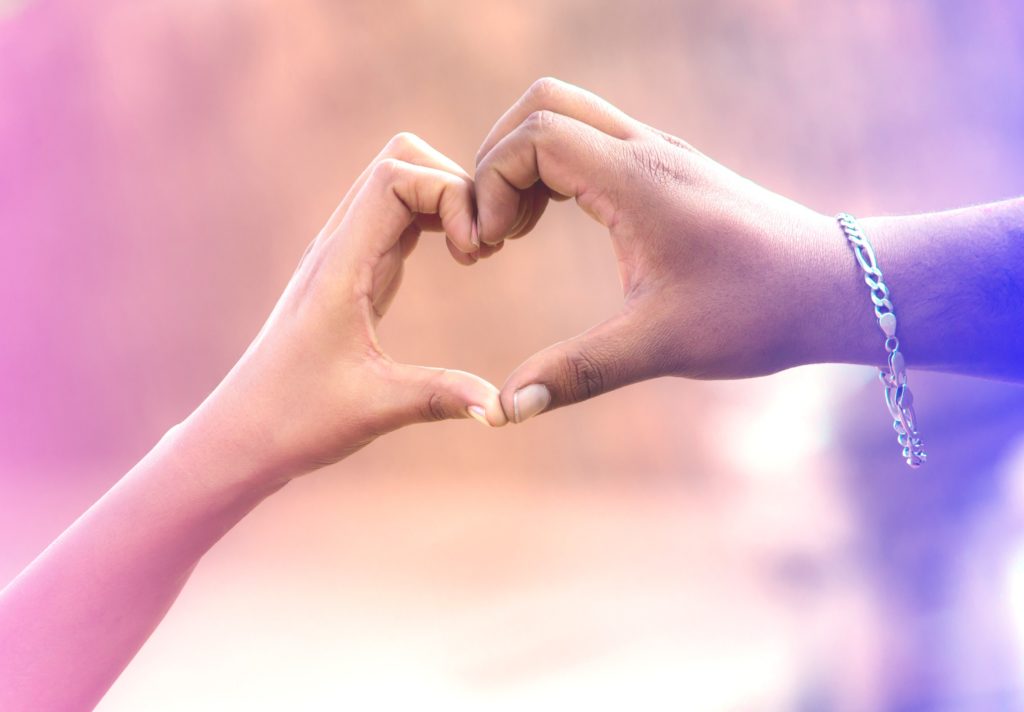 Boy And Girl Making Heart With Hands Love Wallpaper