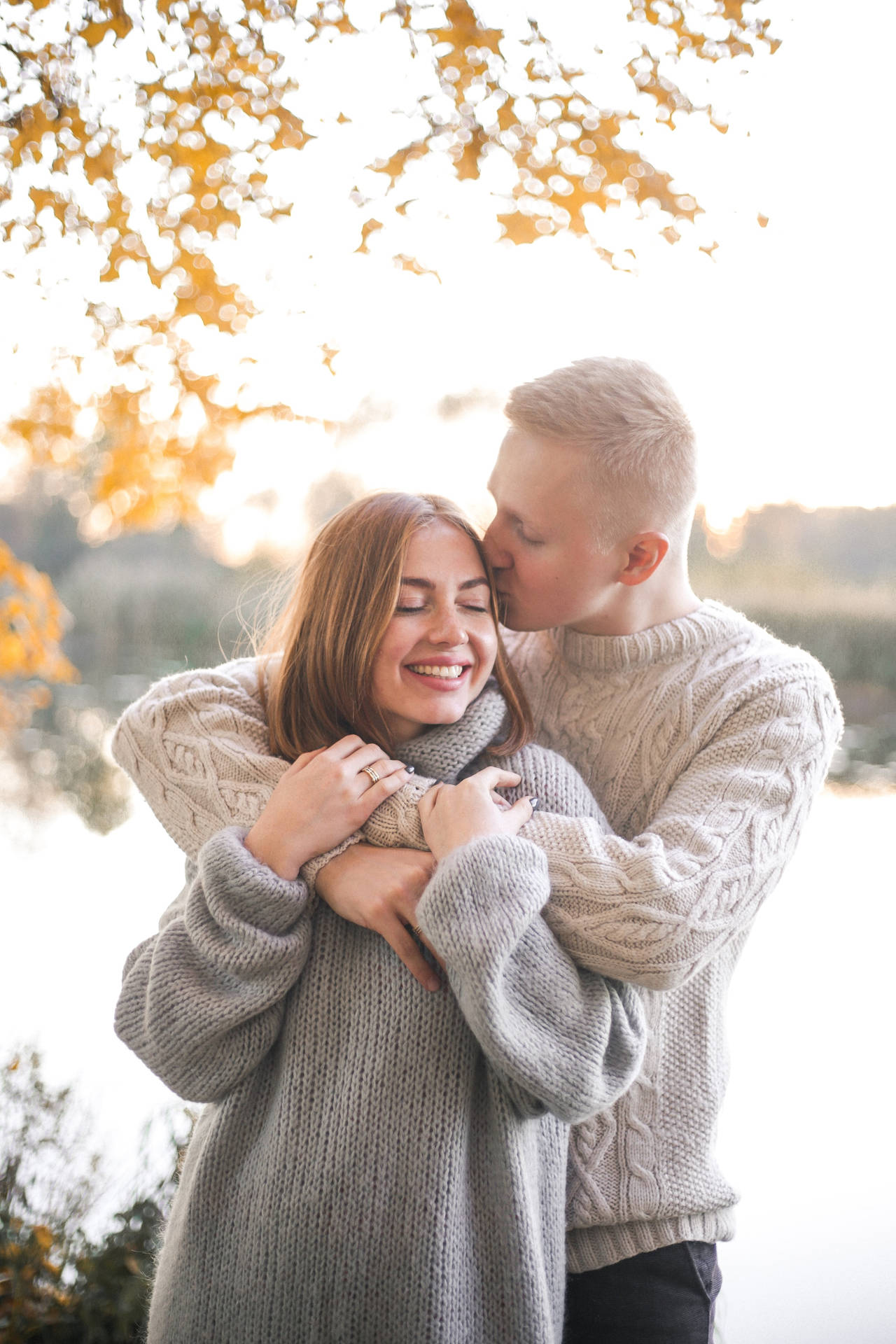 Couple Hugging Wallpaper