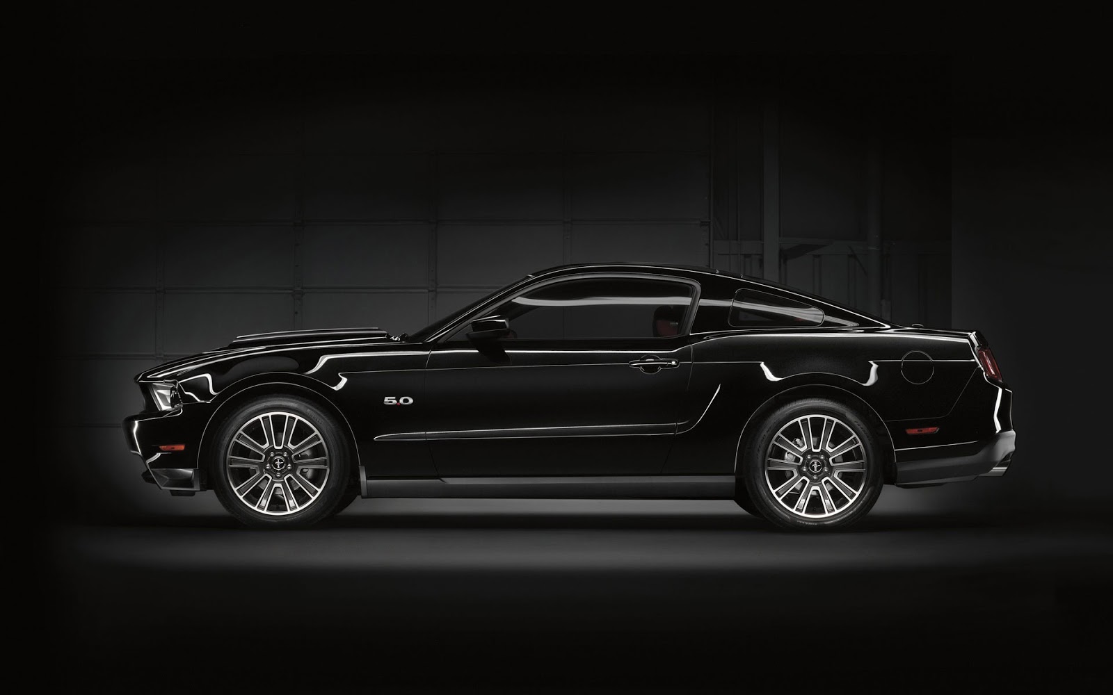 Ford Mustang Gt Black Wallpaper