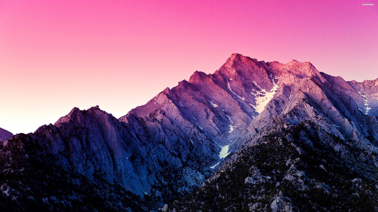4K Wallpaper: Majestic Mountain Peaks at Sunset