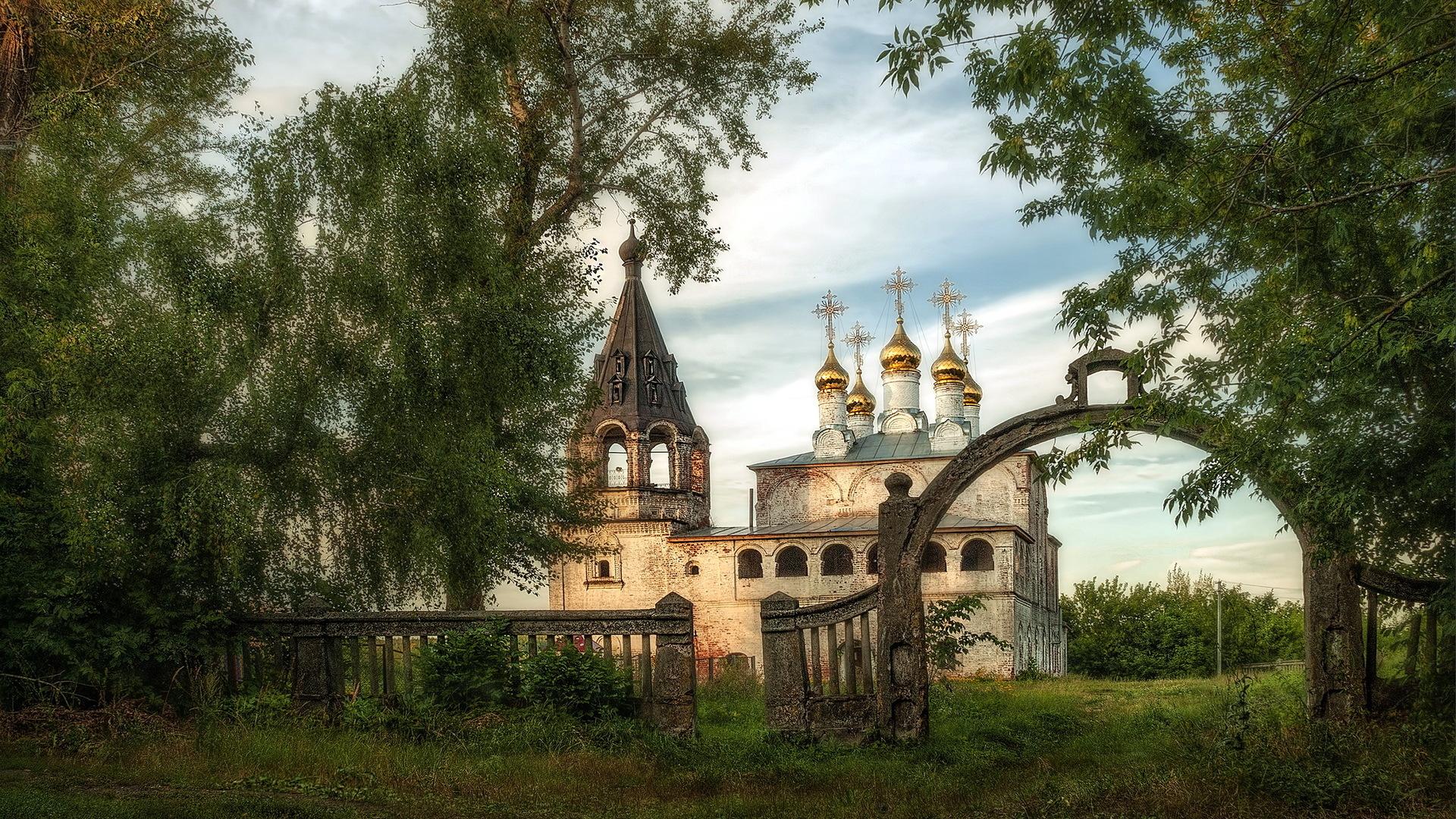 Decrepit Orthodox Church In Borisogleb Russia Hq Wallpaper