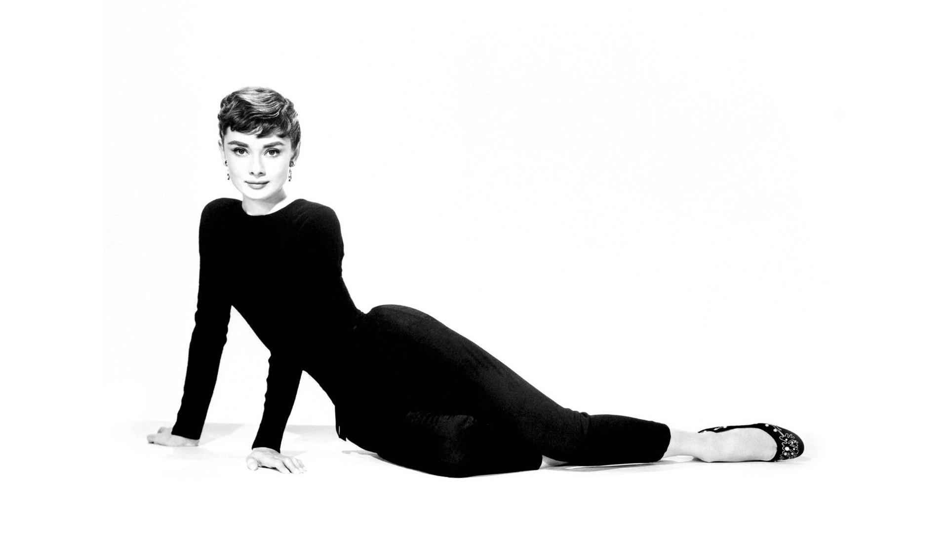 Audrey Hepburn Background Wallpaper High Definition Quality