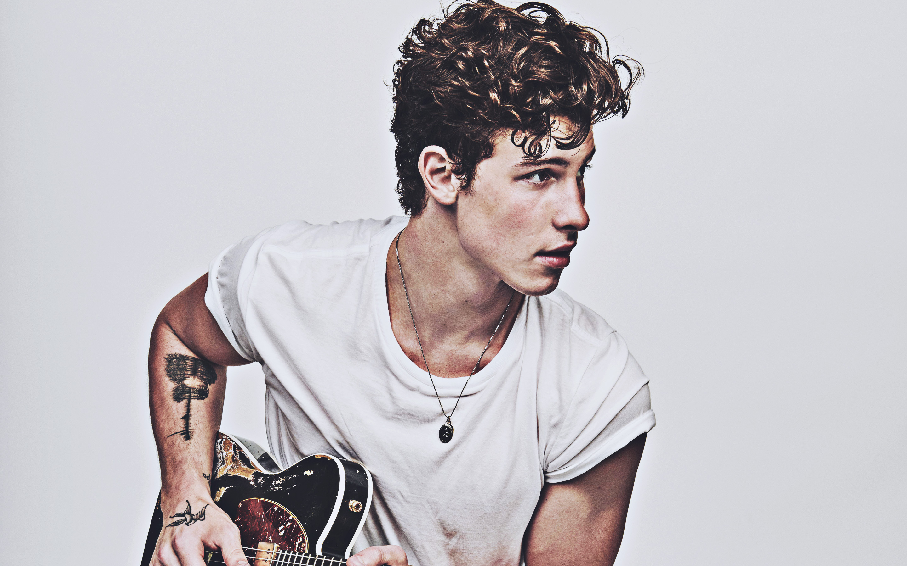 Wallpaper Shawn Mendes With Guitar Canadian