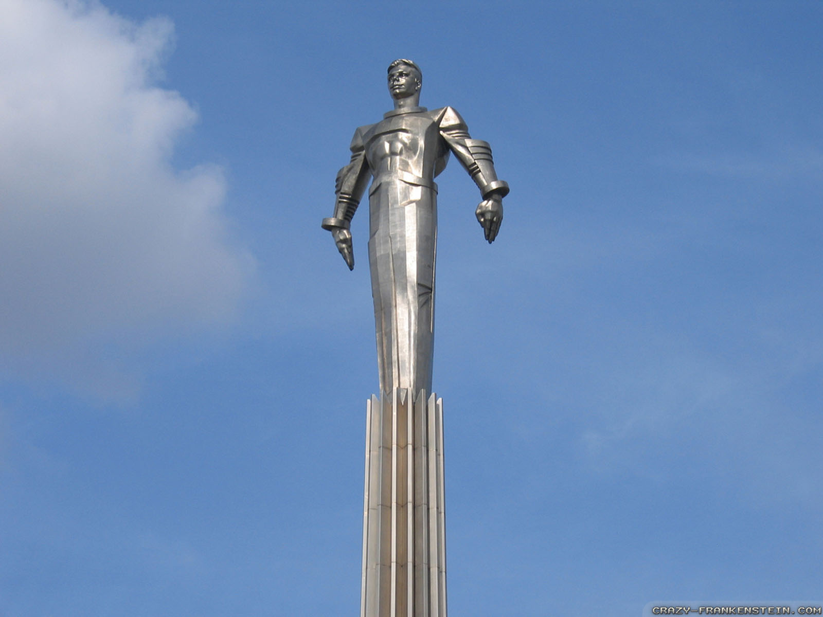 Yuri Gagarin Statue Wallpaper Crazy Frankenstein